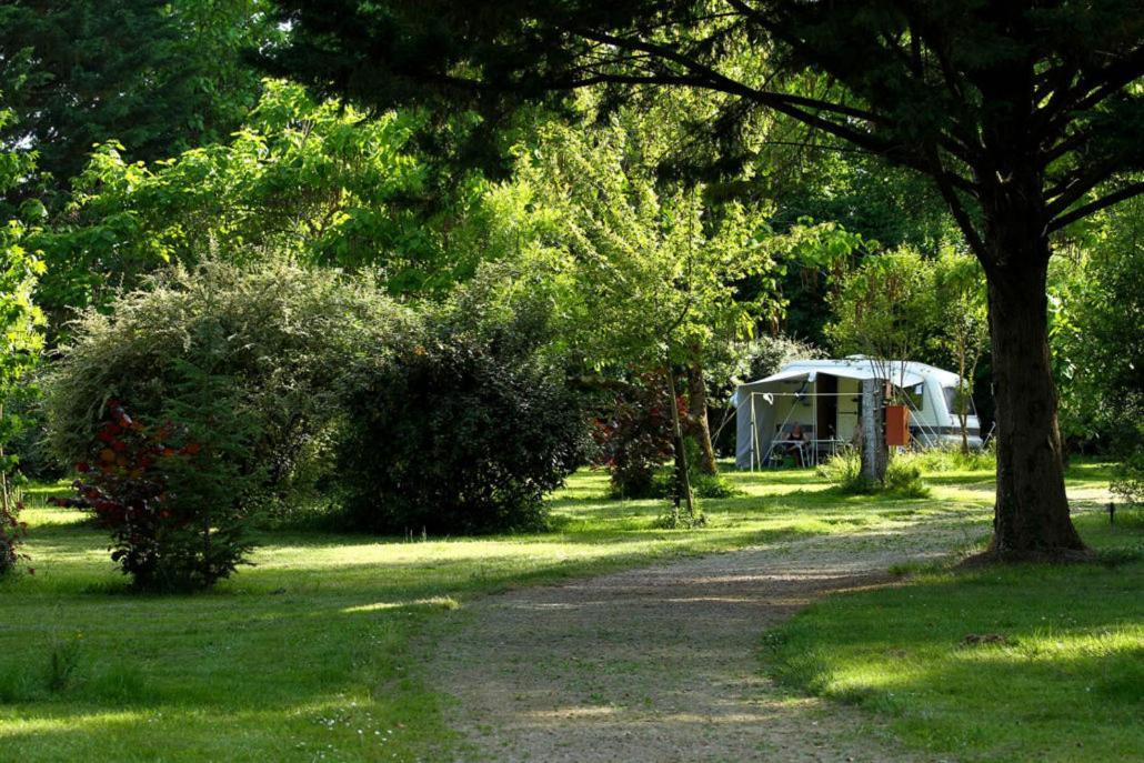 Camping Et Hotel Chateau Du Haget Montesquiou 外观 照片